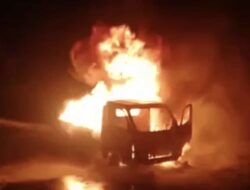 Mobil Pick Up di Bone Tiba Tiba Terbakar Depan SPBU Palakka
