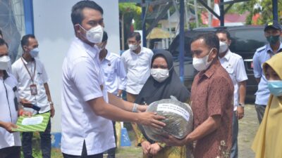 Bentuk Kepedulian Bupati ASA, Bantu Kelompok Nelayan Peralatan Tangkap Ikan