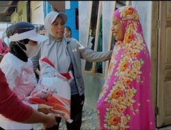 Dikunjungi Bupati ASA, Nurlaelah Bersyukur Dapat Bantuan Bedah Rumah