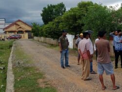 Bangunan Jalan Persempit Fasilitas Publik Lapangan Sepak Bola di Bajoe, Warga Protes, Lurah: Harusnya Sudah Selesai