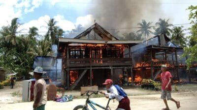 Breaking News: Kebakaran, Rumah Warga di Lebongnge Cenrana Hangus, Api Berkobar