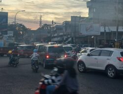Traffic Light Tidak berfungsi, Lalu Lintas Persimpangan Macanang Semrawut.