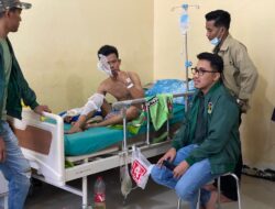 Ketua DPC PPP Bone, Semangati Mahasiswa Korban Percikan Api Aksi Cipayung BEM Bone di Rumah Sakit