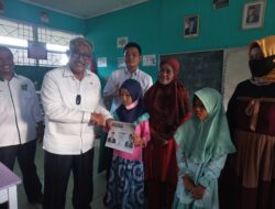 102 Siswa Sekolah Dasar Di Bajoe Dapat Beasiswa PIP, Orang Tua Siswa :Terima Kasih AMURE