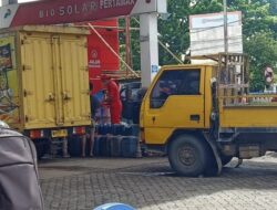 Kelangkaan Solar Di Bone Mulai Terlihat, Sopir : Petugas SPBU Lebih Utamakan Pengisian Jerigen.