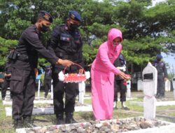 Momentum HUT Ke 77 Korps Brimob Polri, Batalyon C Pelopor Ziarah Ke Makam Pahlawan.
