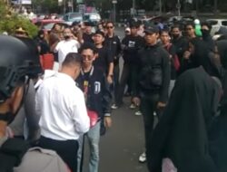 Aliansi Mahasiswa Bone Demo Polrestabes Makassar Tuntut Kasus Pengeroyokan Unismuh Segera Dituntaskan