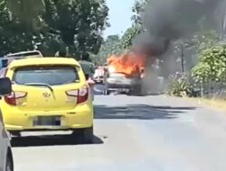 Mobil Pick Up Pengangkut  Solar Di Bone Hangus Terbakar