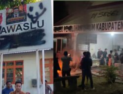 Demo Ricuh, Massa Aliansi Rakyat Bone Segel Kantor KPU Bone
