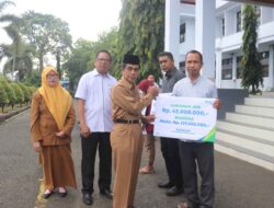 Wabup Kepulauan Selayar Serahkan Santunan JKM dan Beasiswa Kepada Tiga Ahli Waris Pegawai Non ASN
