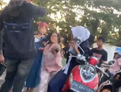 Dipicu Saling Ejek,Remaja Putri Di Bone Adu Jotos