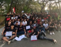 Semarak HUT RI ke 79, Komunitas  Supermoto Di Bone Gelar Perlombaan Agustusan.