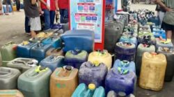 Mobil Truk dan Jerigen di Bone Adu Antrian di SPBU, Oknum TNI / Polri Ikut Terlibat?