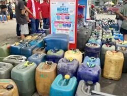 Mobil Truk dan Jerigen di Bone Adu Antrian di SPBU, Oknum TNI / Polri Ikut Terlibat?